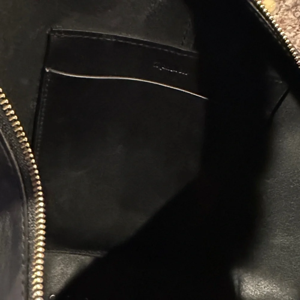Madewell Essential Curve Shoulder Bag - Picture 9 of 10